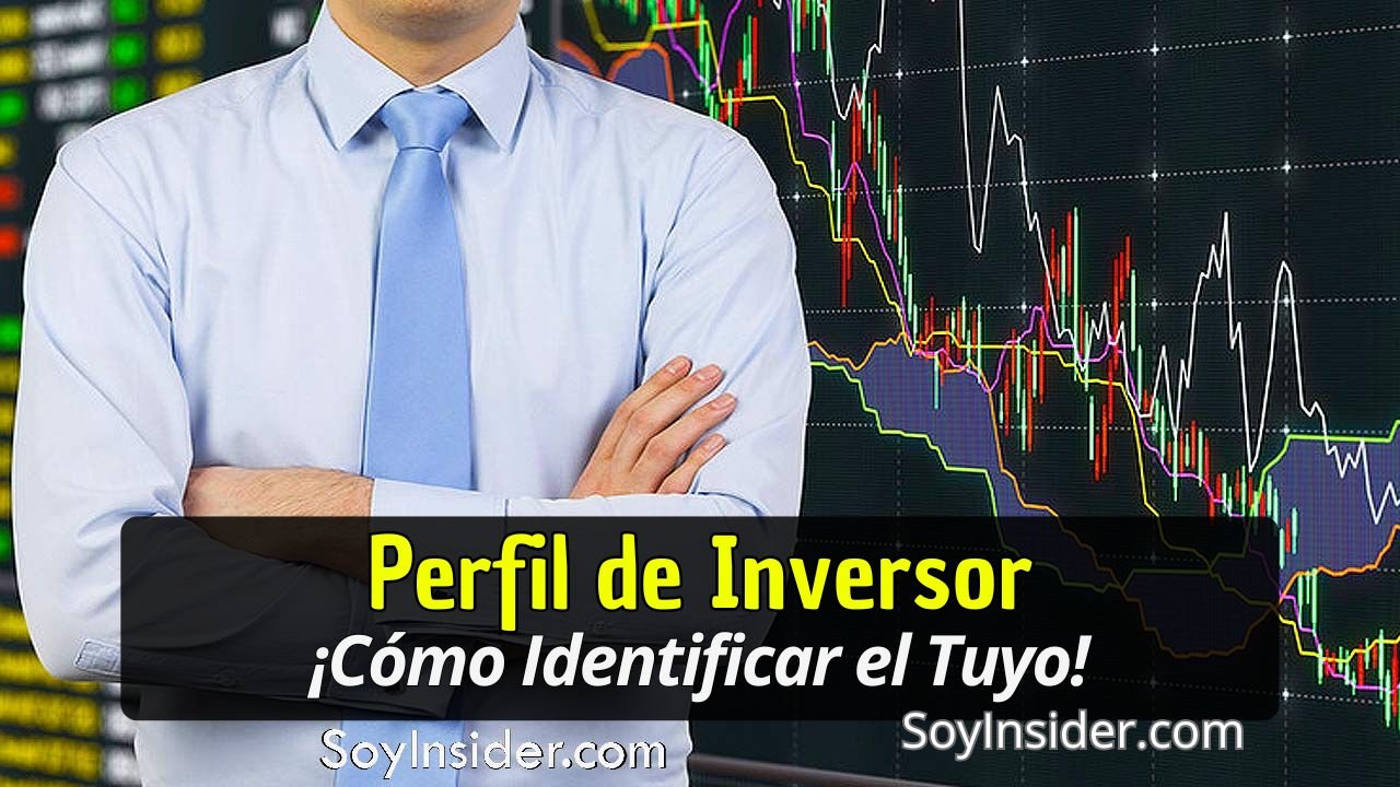 Un hombre con camisa blanca y corbata azul está de pie con los brazos cruzados frente a una pantalla llena de gráficos financieros en movimiento. En la parte inferior de la imagen hay un recuadro negro con texto amarillo y blanco que dice: "Perfil de Inversor, ¡Cómo Identificar el Tuyo!" y el logo de Soyinsider.com