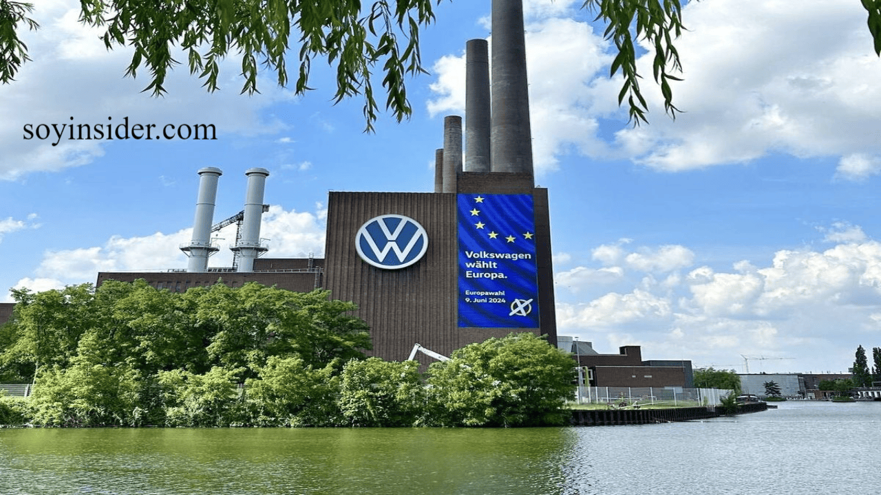Volkswagen anuncia el cierre de tres fábricas en Alemania, afectando miles de empleos.