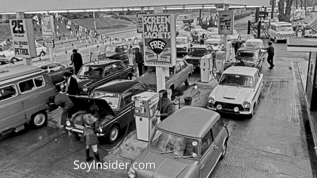 La Crisis del Petróleo (1973), Largas colas de coches en las gasolineras.