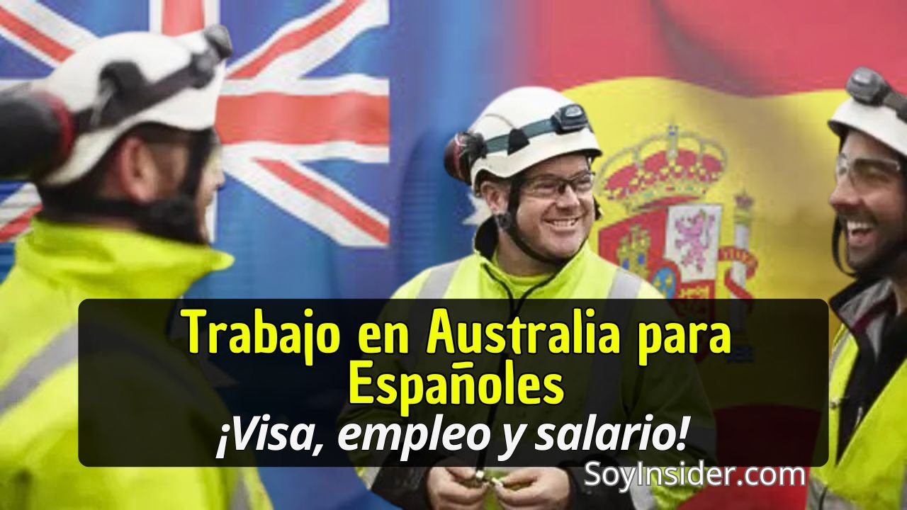 Imagen de tres hombres sonrientes con cascos y ropa de trabajo de alta visibilidad. En el fondo, se ven dos banderas superpuestas: la de Australia y la de España, representando una temática internacional. En la parte inferior, un recuadro negro contiene el texto destacado: "Trabajo en Australia para Españoles, ¡Visa, empleo y salario!". En la esquina inferior derecha aparece el texto "SoyInsider.com".