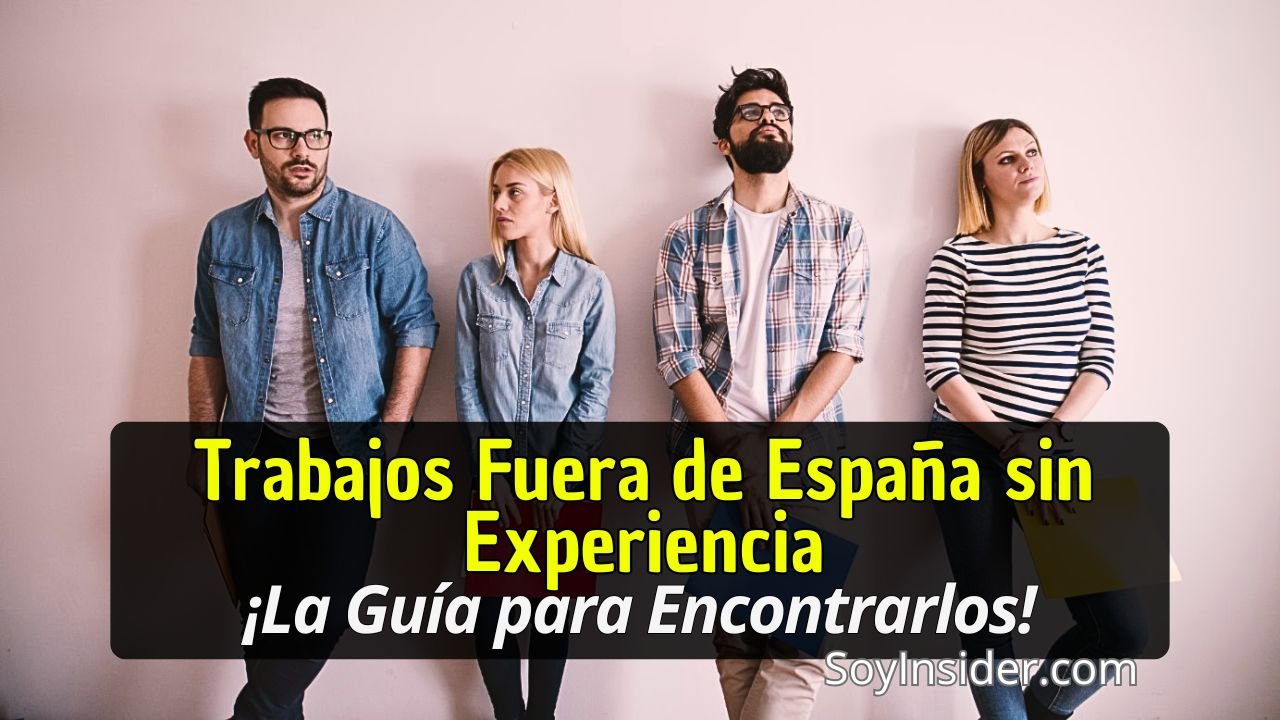 Un grupo de cuatro jóvenes vestidos casualmente está de pie frente a una pared blanca, reflejando una actitud pensativa mientras buscan oportunidades de empleo. El texto del recuadro dice: "Trabajos Fuera de España sin Experiencia. ¡La Guía para Encontrarlos!" y está acompañado por el logotipo de "SoyInsider.com" en la parte inferior.
