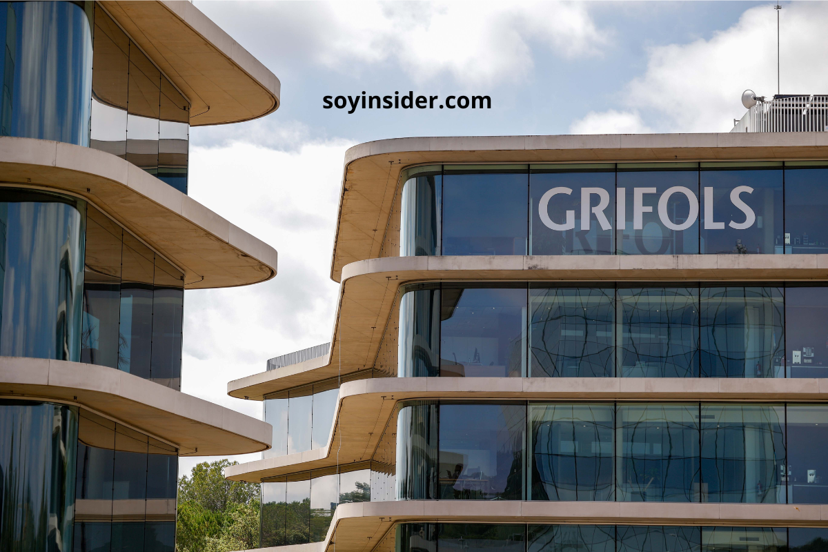 Grifols refinancia su deuda y mejora relaciones con las agencias de rating en 2024.