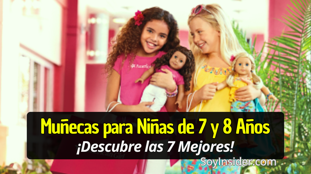 Fotografía de dos niñas sonriendo felices cargando una muñeca cada una, mientras caminan juntas, en el cuadro un texto que dice: "muñecas para niñas de 7 y 8 años, ¡Descubre las 7 mejores! En la esquina inferior derecha se encuentra el sitio web: "SoyInsider.com".