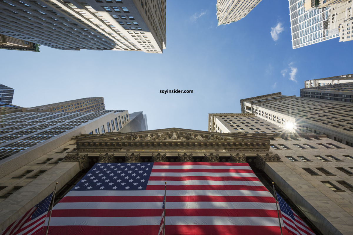 volatilidad de Wall Street en 2024 debido a la caída de acciones tecnológicas y tasas altas.