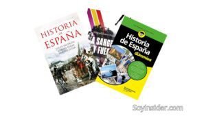Imagen de tres libros destacados sobre la historia de España. El primer libro, titulado "Historia de España" por Julio Valdeón, Joseph Pérez y Santos Juliá, muestra una ilustración de la época medieval. El segundo libro se titula "A Sangre y Fuego" por Manuel Chaves Nogales, con un diseño moderno y colorido. El tercer libro es "Historia de España para Dummies" de Fernando García de Cortázar, con una portada que incluye fotografías representativas de la cultura e historia española. En la parte inferior derecha de la imagen aparece la marca "SoyInsider.com". Éstos son los libros de historia de España más vendidos en 2025.
