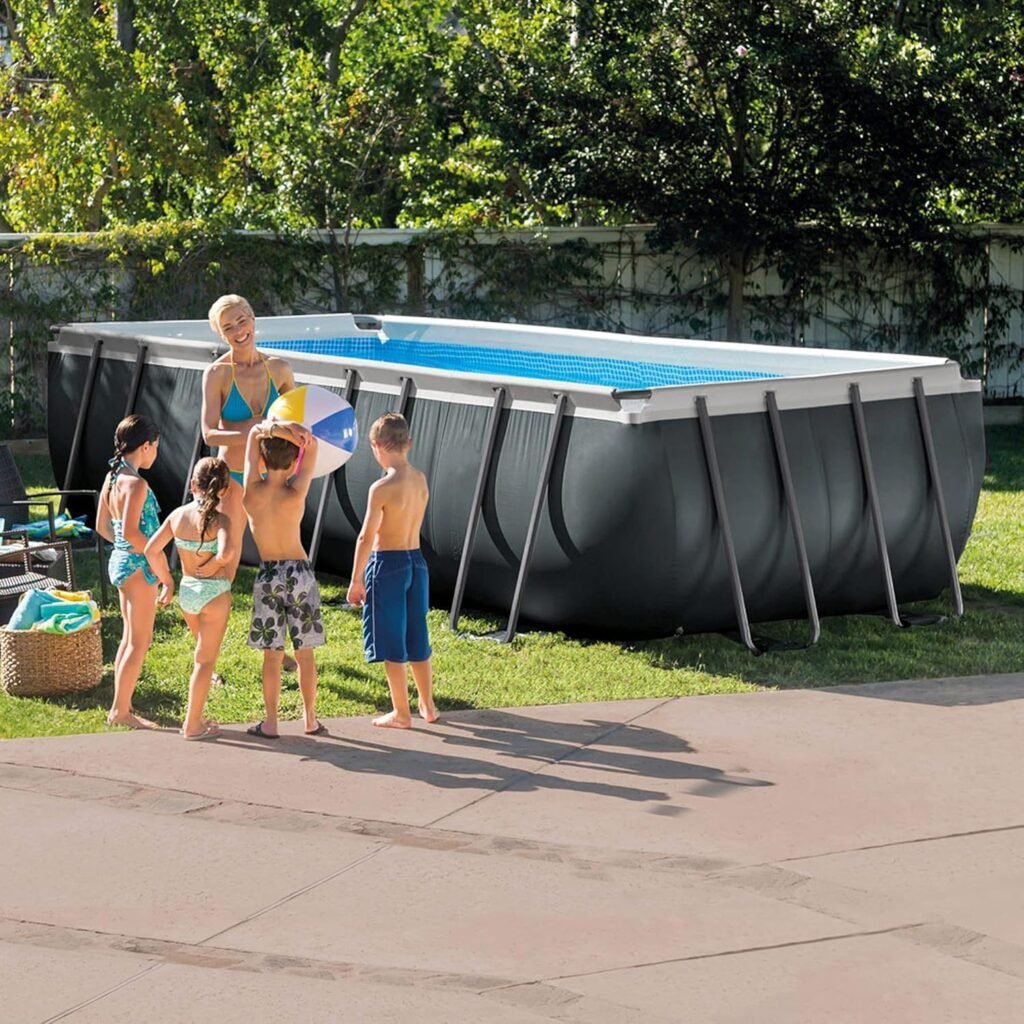 Imagen de la piscina desmontable rectangular INTEX 55220 Ultra XTR, mostrando su estructura de acero resistente, revestimiento de PVC de alta calidad y diseño moderno, ideal para jardines o terrazas, destacando su tamaño amplio y durabilidad según opiniones de usuarios satisfechos.