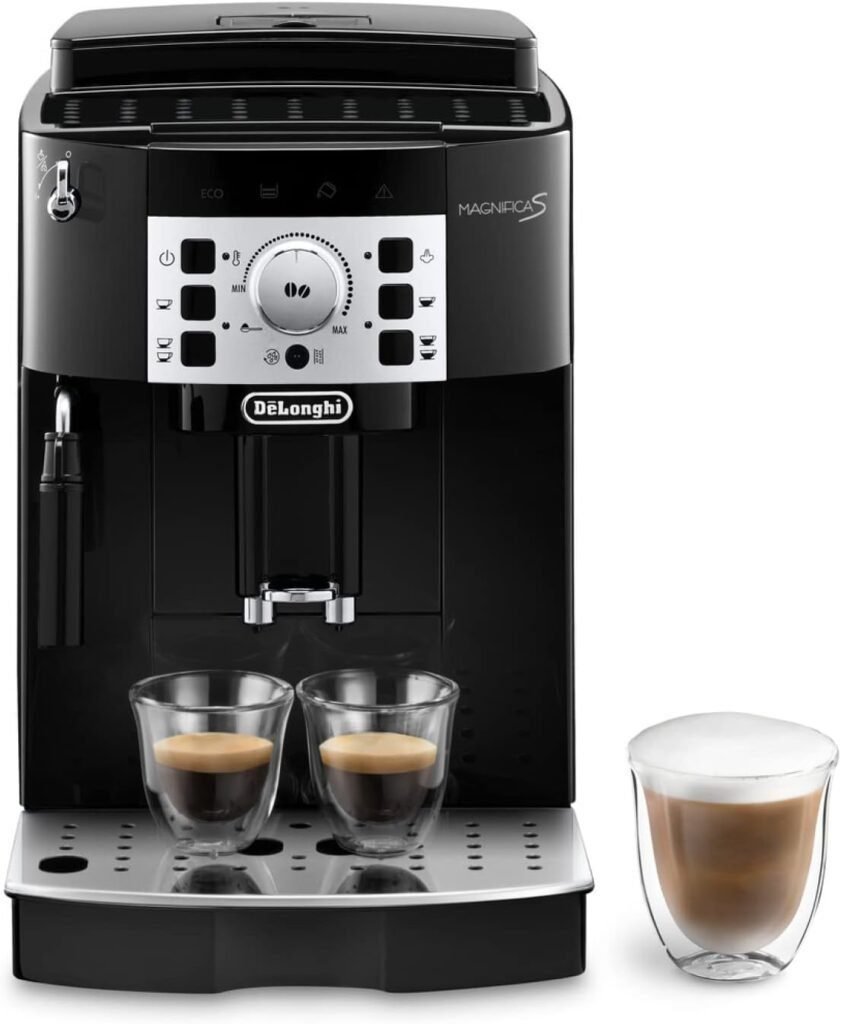 Imagen de la cafetera superautomática De'Longhi Magnifica S con 15 bares de presión. Diseño elegante en acero inoxidable, panel de control intuitivo y espumador de leche integrado. Ideal para preparar espressos y cappuccinos con gran aroma y sabor.