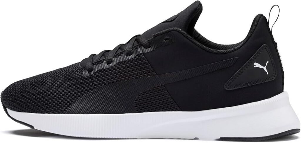 Zapatillas deportivas unisex PUMA Flyer Runner en color moderno y diseño ligero. Ideales para running y uso diario, con suela amortiguada para mayor confort. ¡Descubre las opiniones sobre PUMA Flyer Runner y elige calidad y estilo!