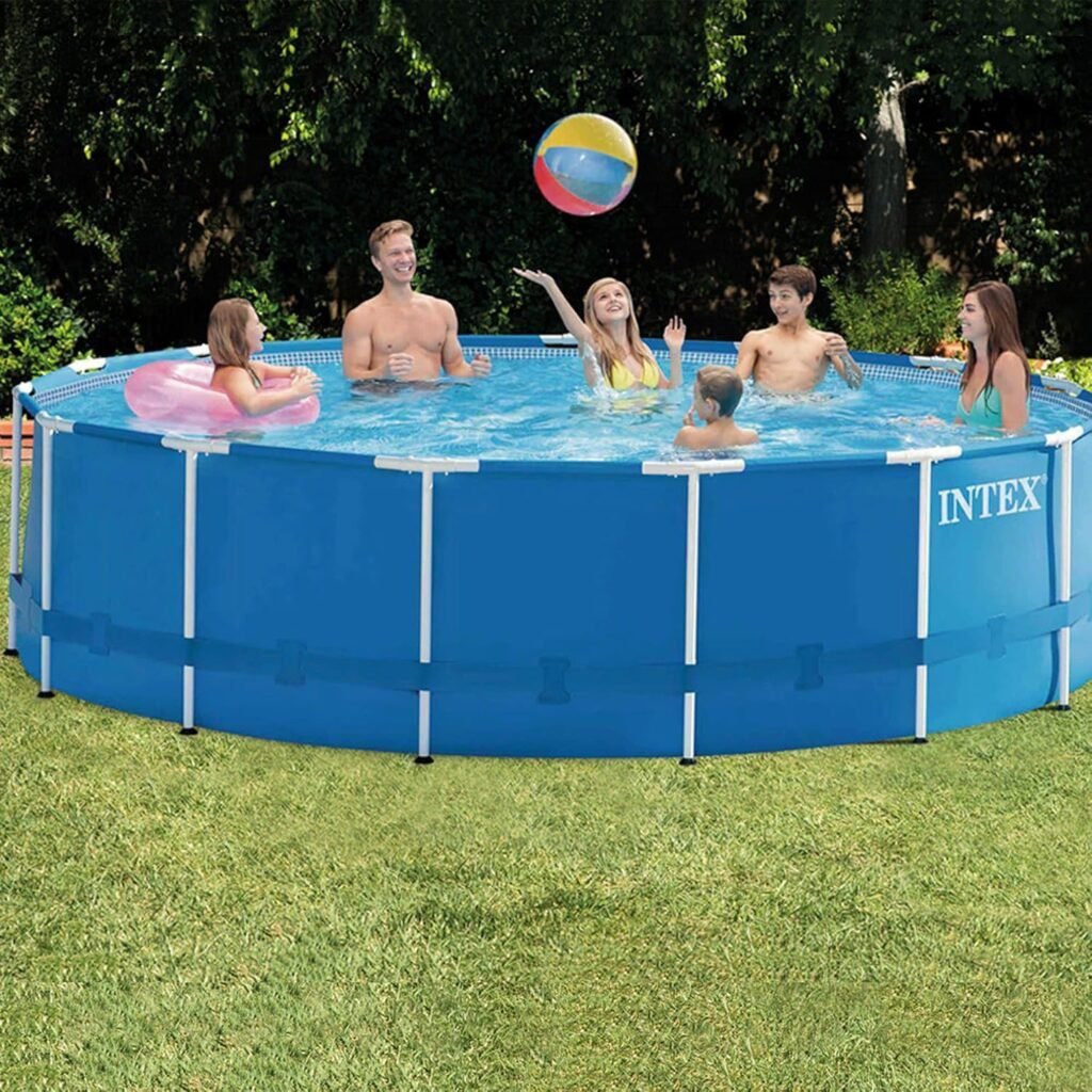 Imagen de la piscina desmontable Intex Metal Frame de 457x122 cm y capacidad de 16.805 litros, ideal para jardín, estructura tubular resistente, perfecta para refrescarse en verano.