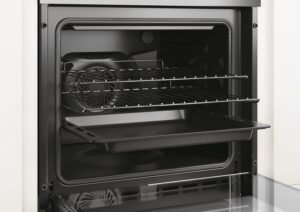 Horno multifunción Candy FCP502X de 65 litros en acabado inox, diseño moderno con controles frontales, puerta abatible y funciones de cocción versátiles – Opiniones sobre su rendimiento y eficiencia.