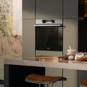Horno Hisense BI62216AXE2 hidrolítico de acero inoxidable, eficiencia energética Clase A, diseño moderno y elegante ideal para cocinas contemporáneas.
