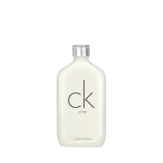 Imagen del perfume CALVIN KLEIN CK ONE Eau de Toilette. Diseño elegante y minimalista en frasco translúcido con tapón plateado. Fragancia fresca y atemporal, ideal para uso diario. Perfecto para quienes buscan un aroma ligero y versátil.