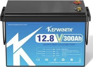 Imagen de la batería KEPWORTH Litio 12V 300Ah LiFePO4. Diseño compacto y resistente, ideal para aplicaciones solares, caravanas y sistemas de almacenamiento de energía. Alta durabilidad y eficiencia energética.