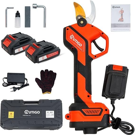 Imagen de las tijeras de podar eléctricas OUTIGO con baterías de 3000mAh y 21V. Diseño ergonómico, cuchillas afiladas y batería de larga duración para una poda eficiente y sin esfuerzo. Ideal para jardinería y poda profesional.
