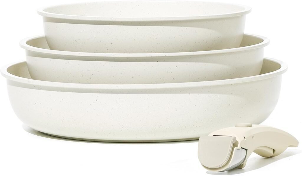 Imagen del **CAROTE Juego de 3 Sartenes Antiadherentes** (22/26/30 cm) con **mango extraíble**. Diseño moderno, compatibilidad con todo tipo de cocinas y revestimiento antiadherente de alta calidad. Ideal para cocinar sin esfuerzo y ahorrar espacio en la cocina.