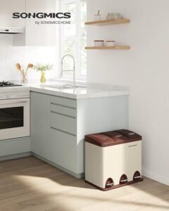 Papelera de cocina SONGMICS 3 x 8 L con tapas – Cubo de basura triple compacto de acero inoxidable, diseño moderno y funcional, ideal para reciclaje en espacios reducidos como cocinas pequeñas. Modelo LTB024A01.