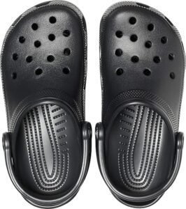 Zuecos Crocs Classic Clog unisex adulto en color clásico, diseño ergonómico con ventilación superior, suela antideslizante y material ligero ideal para uso diario.