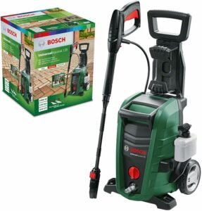 Imagen de la limpiadora de alta presión Bosch UniversalAquatak 135, destacada por su diseño compacto y potente rendimiento, ideal para tareas de limpieza en exteriores según opiniones de usuarios satisfechos.