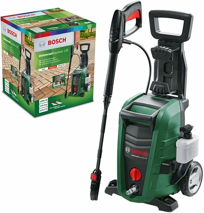 Imagen de la limpiadora de alta presión Bosch UniversalAquatak 135, destacada por su diseño compacto y potente rendimiento, ideal para tareas de limpieza en exteriores según opiniones de usuarios satisfechos.