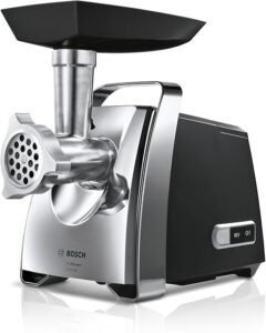 Imagen del picador de carne Bosch ProPower MFW67440 de 2000 W, diseño robusto en color negro y acero inoxidable, ideal para carnes frescas y preparado de embutidos, opiniones destacadas por su potencia y eficiencia.