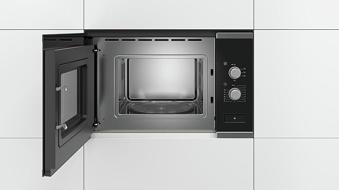 Imagen del microondas Bosch BFL520MS0 en acero inoxidable, diseño moderno y elegante, ideal para valorar en opiniones Bosch BFL520MS0 Microondas.