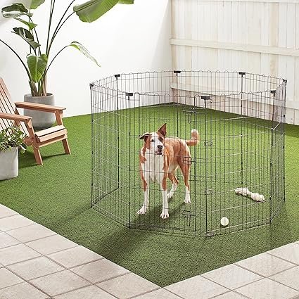 Imagen del parque para mascotas Amazon Basics Octogonal de 107 cm, plegable y fabricado en metal resistente, ideal para perros y otras mascotas, mostrando su diseño robusto y fácil de montar.