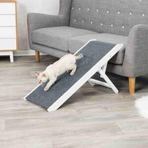 Imagen de la rampa TRIXIE para perros y gatos, diseño antideslizante y plegable, ideal para ayudar a mascotas a subir al coche o muebles con facilidad.