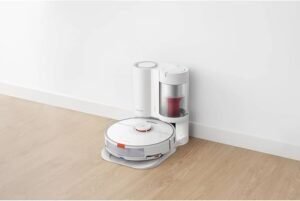 Imagen de la Roborock S7 con Estación de Vaciado Automático, mostrando su diseño moderno y sistema de succión HyperForce, ideal para ilustrar opiniones y características de esta aspiradora robot inteligente.