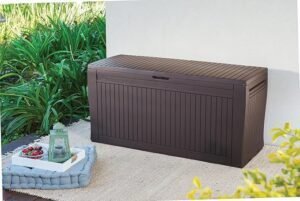Imagen del arcón exterior Keter Comfy de 270L de capacidad; baúl de almacenaje de plástico resistente en color marrón con diseño elegante y funcional, ideal para jardín, terraza o balcón.
