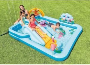 Imagen del centro de juegos acuático INTEX 57161NP: piscina infantil hinchable multicolor con tobogán, rociadores de agua y accesorios, ideal para niños en verano. Opiniones y detalles del producto.