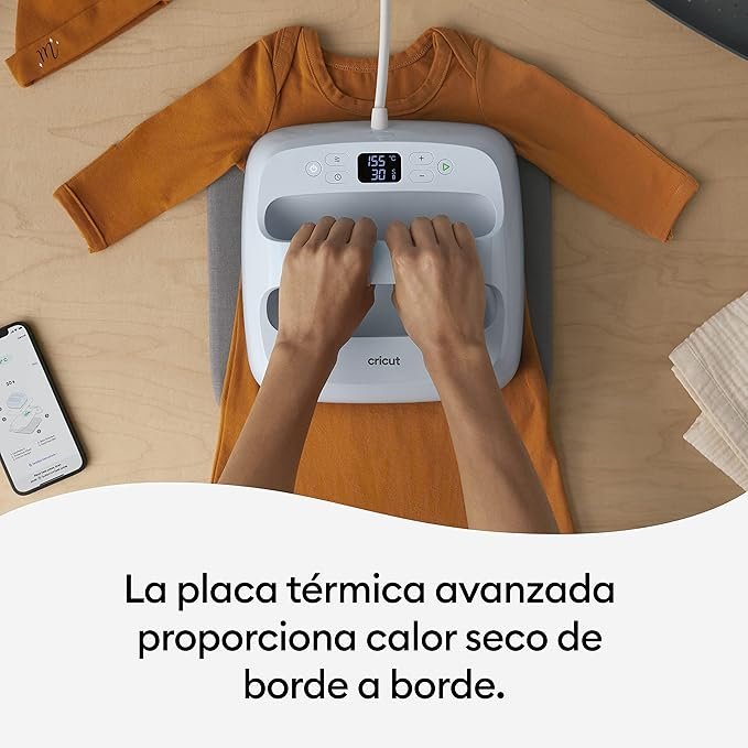 Imagen de la Cricut EasyPress 3 de 22,5 cm x 22,5 cm, mostrando su diseño compacto y elegante; placa térmica ideal para transferencias de vinilo y proyectos de personalización.