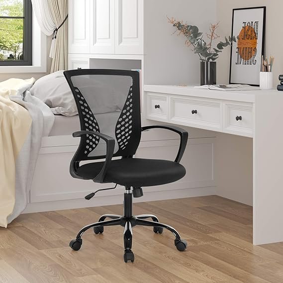 Silla ergonómica SONGMICS giratoria con respaldo y asiento de malla transpirable, diseño moderno en color negro, altura ajustable y función de inclinación, ideal para oficina o escritorio, opiniones destacadas por su confort y ventilación.
