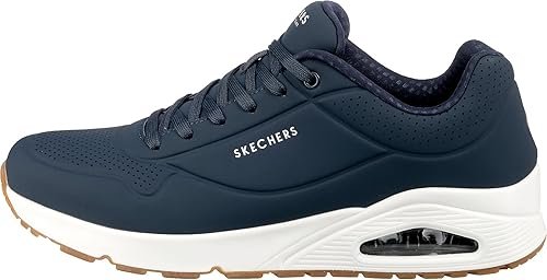 Zapatillas Skechers Uno Stand On Air en vista lateral, diseño moderno con cámara de aire visible en el talón, color blanco con detalles en gris, ideales para caminar con estilo y comodidad.