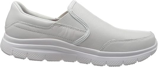 Imagen de los mocasines Skechers Flex Advantage SR Bronwood para hombre, calzado cómodo y antideslizante ideal para trabajo y uso diario. Diseño casual en color negro con suela flexible y plantilla Memory Foam. Opiniones positivas por su confort y estilo moderno.