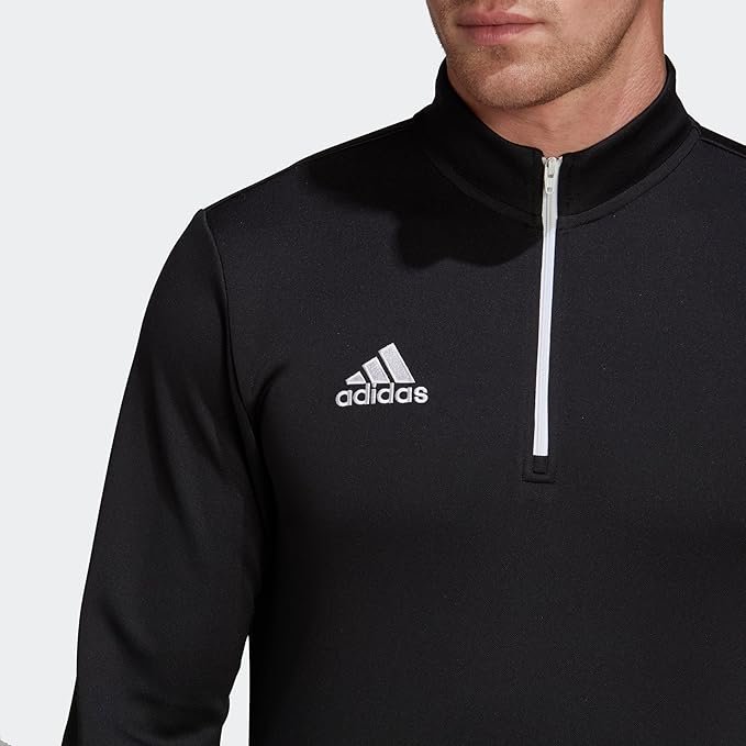 Camisa de entrenamiento Adidas Entrada 22 Training Top para hombre en color [insertar color], mostrando su diseño deportivo moderno, ajuste cómodo y tejido transpirable ideal para sesiones de entrenamiento intenso.