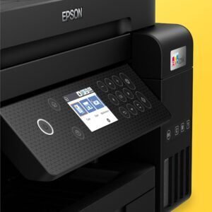 Vista frontal de la impresora Epson EcoTank ET-3850 multifunción 3 en 1 con conexión WiFi, impresión a doble cara y sistema de depósito de tinta recargable; ideal para entornos domésticos o de oficina que buscan eficiencia y ahorro de tinta.