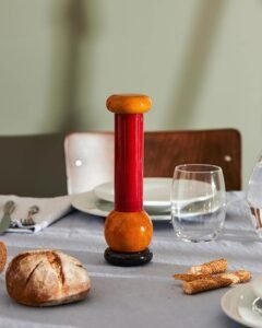 Molinillo de sal y pimienta Alessi MP0210: diseño elegante y funcional ![Molinillo de sal y pimienta Alessi MP0210](URL de la imagen)