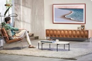 Opiniones SAMSUNG QE32LS03TC QLED 4K - Smart TV de 32" Full HD HDR 10+ 2021 - Inteligencia Artificial Multi View Ambient Mode One Remote Control. ¡Descubre la mejor calidad de imagen con la nueva Smart TV de Samsung! Disfruta de una experiencia única en entretenimiento con todas las funciones que este televisor inteligente tiene para ofrecer.