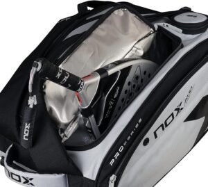 Paletero NOX AT10 Competition XL Compact en color gris y negro, diseño amplio y moderno ideal para jugadores de pádel, con compartimentos térmicos y materiales resistentes.