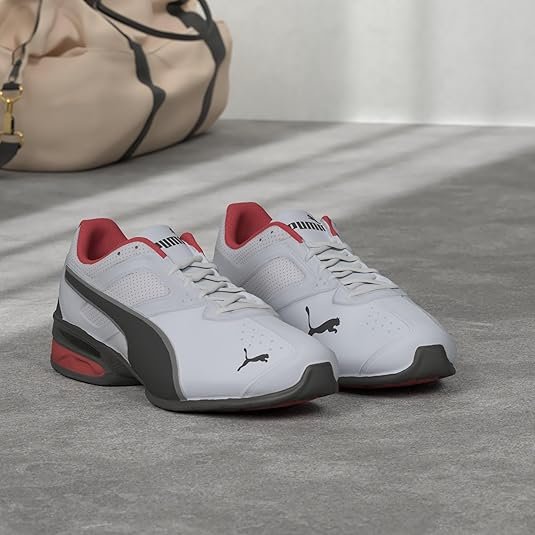 Zapatillas Puma Men's Tazon 6 Fracture FM Sneaker en color negro con detalles plateados, diseño deportivo y moderno, ideales para entrenamientos y uso diario.