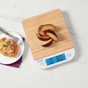 Imagen de la báscula digital de bambú ecológica para alimentos Taylor, con capacidad de hasta 15 libras, diseño moderno y superficie de bambú natural ideal para una cocina sostenible.