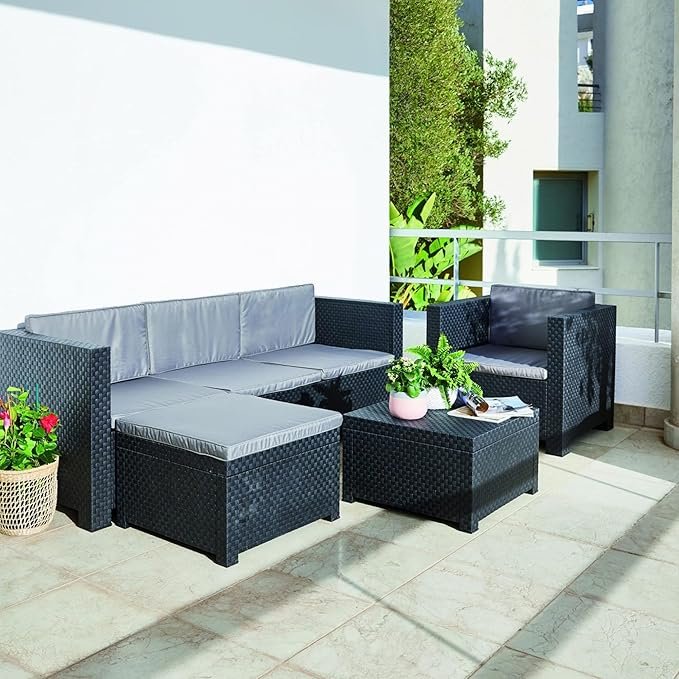 Set de muebles de jardín y terraza SP Berner Manhattan Color Grafito. Sofá 3 plazas, 2 sillones, 1 puf y mesa de centro. ¡Ideal para disfrutar al aire libre! #mueblesdejardin #terraza #sofaexteriores
