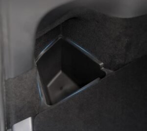 Imagen de la caja de almacenamiento de consola central para Tesla Model Y 2020 2021 2022, diseño ajustado y elegante, accesorio ideal para organización interior del vehículo.