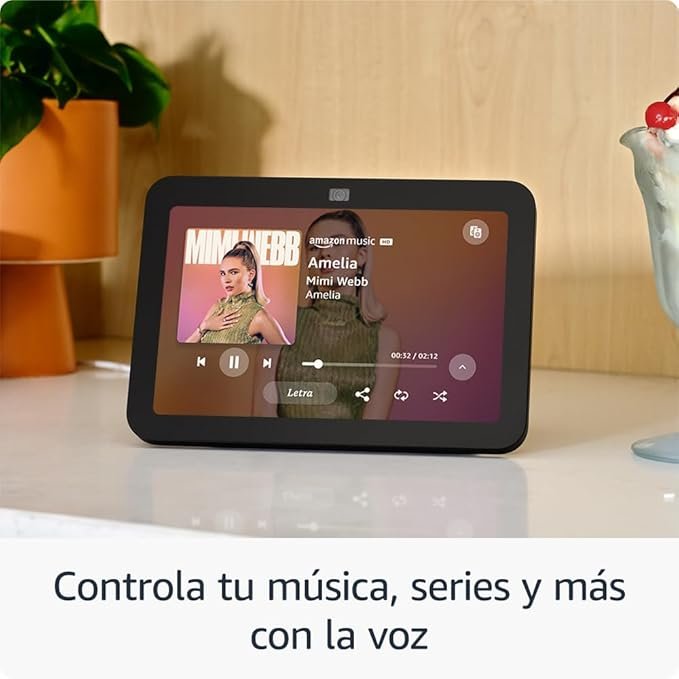 Imagen del Echo Show 8 (Última generación) con pantalla táctil HD de alta definición y audio espacial, mostrando su diseño elegante y funcionalidad inteligente ideal para el hogar.