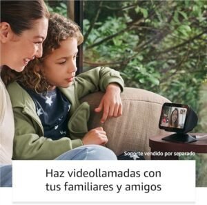 Echo Show 5 (Última generación) con pantalla táctil inteligente y Alexa integrada en color negro sobre fondo blanco. Dispositivo compacto ideal para el hogar inteligente, mostrando interfaz intuitiva y reloj digital en pantalla.