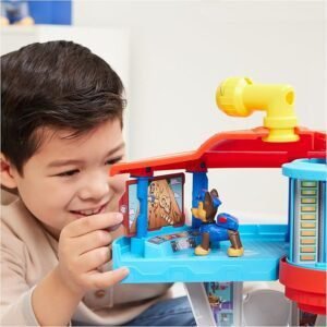 ¡Descubre el Centro de Mando de la Patrulla Canina con Torre de Control para tu pequeño fan de Chase! El juguete perfecto para horas de diversión y aventuras. ? ¡Hazlo parte de su colección hoy!