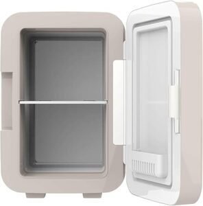 Opiniones Cecotec Nevera Pequeña Bolero MiniCooling 6L Bahamas Beige. Producto con capacidad de 6 litros y funcionamiento a 12-220 V.