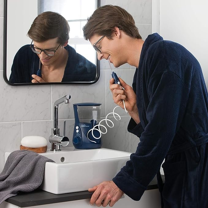 Waterpik Ultra : irrigador dental de sobremesa profesional con agua a presión y sistema avanzado de control de presión con 10 posiciones y 7 boquillas.