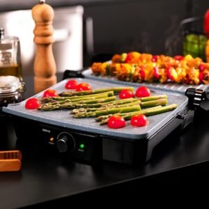 Parrilla Eléctrica Rock’nGrill 2000 Stone Ceramic Mix&Grill de Cecotec, con 2000 W de potencia. Perfecta para grill, parrilla, plancha y sandwichera. Revestimiento cerámico de alta calidad.