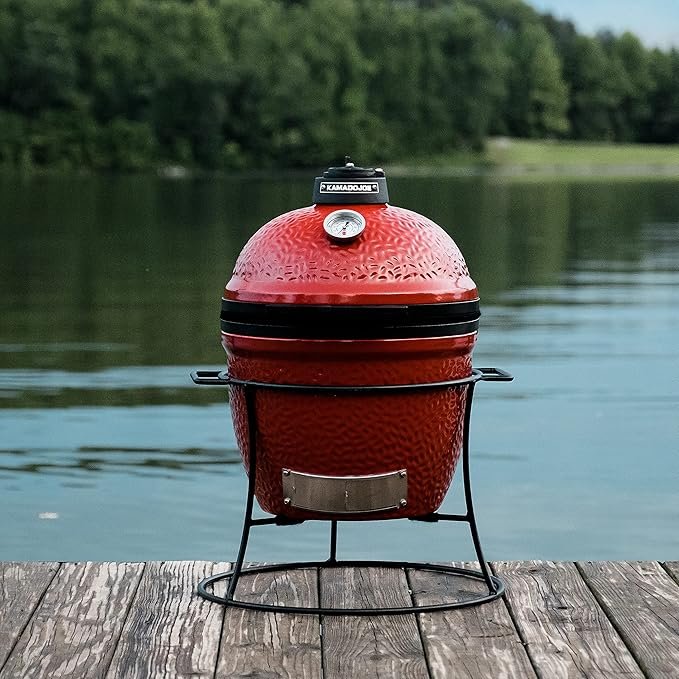 Kamado Joe Jr. Barbacoa de carbón de cerámica en rojo fuego + Cubierta de la parrilla de carbón Kamado Joe® Joe Jr. en negro - Opiniones y ventajas de este combo perfecto para tus BBQ. Aprovecha esta oferta y disfruta de deliciosas parrilladas en familia. ¡No te lo pierdas!